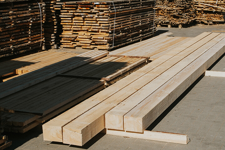 Tarcica budowlana - Drew-MET - Tarcia meblowa, dębowa, więźba dachowa, drewno  budowlane, drewno opałowe, profile i fryzy